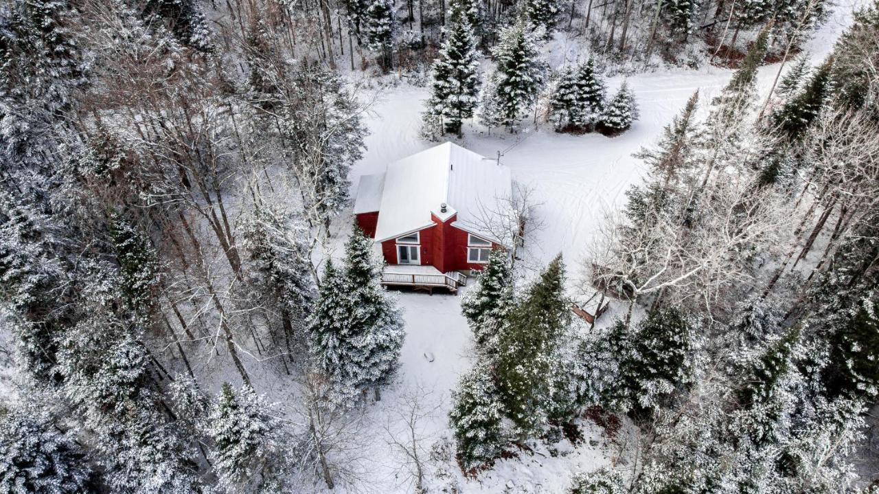 Les Chalets Tourisma - Chalet Dans Les Bois Avec Lac Prive - Le Colibri Saint-Raymond Luaran gambar