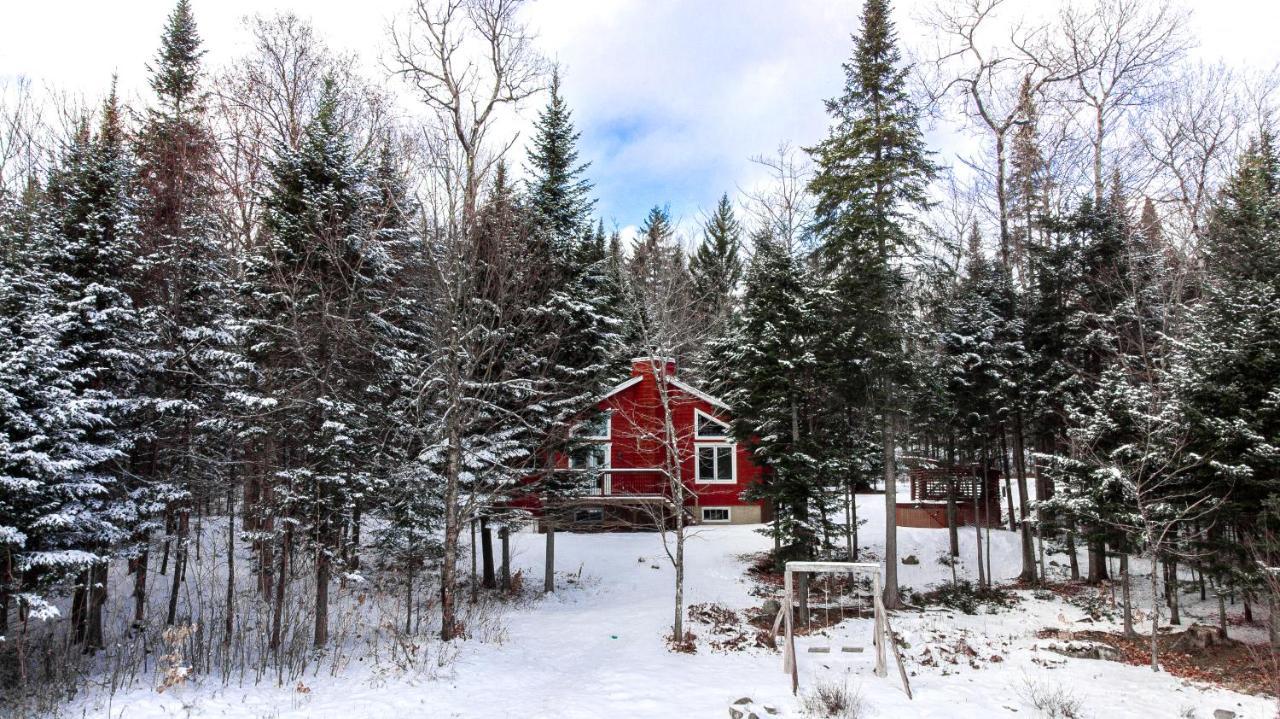 Les Chalets Tourisma - Chalet Dans Les Bois Avec Lac Prive - Le Colibri Saint-Raymond Luaran gambar
