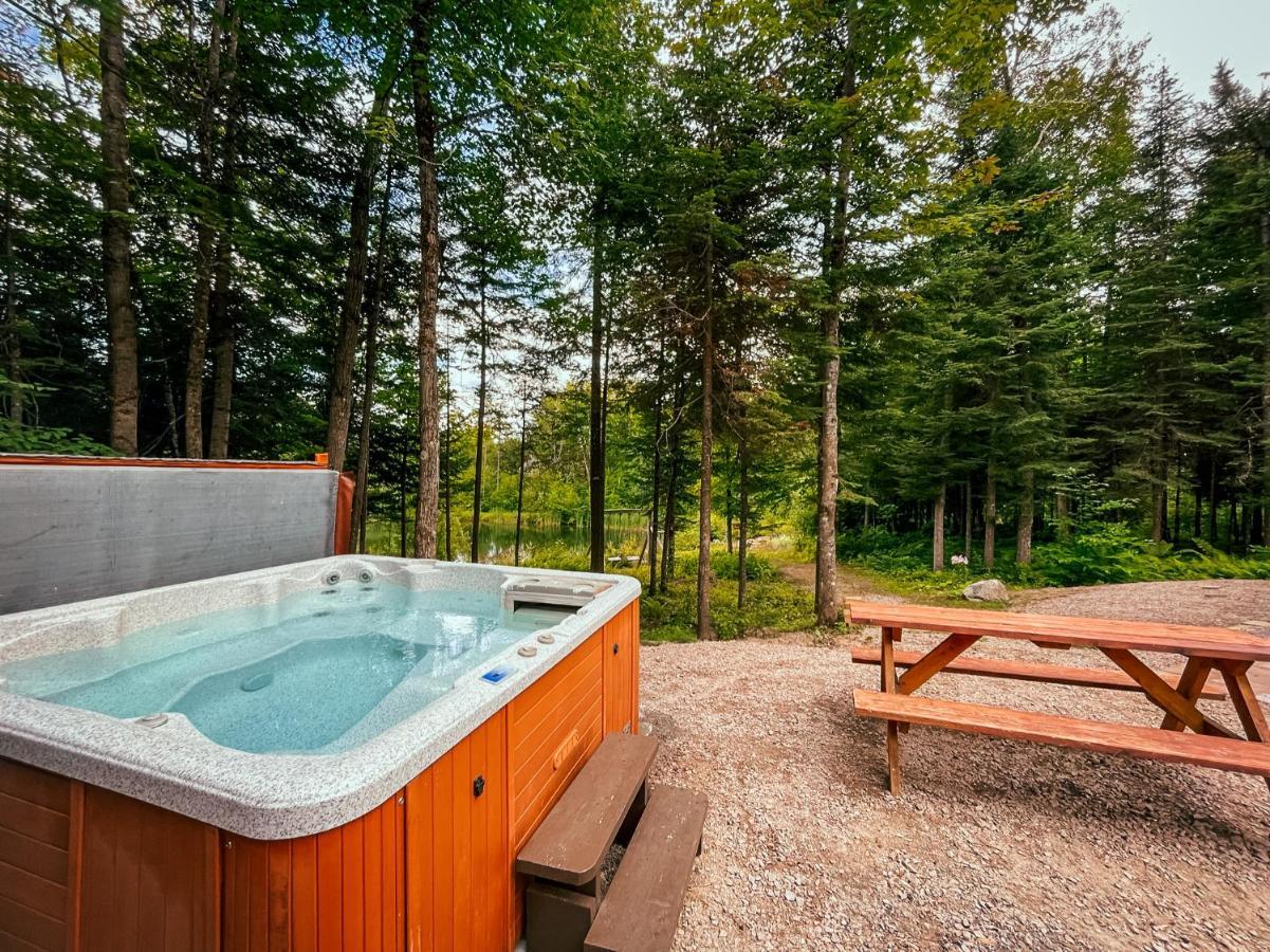 Les Chalets Tourisma - Chalet Dans Les Bois Avec Lac Prive - Le Colibri Saint-Raymond Luaran gambar